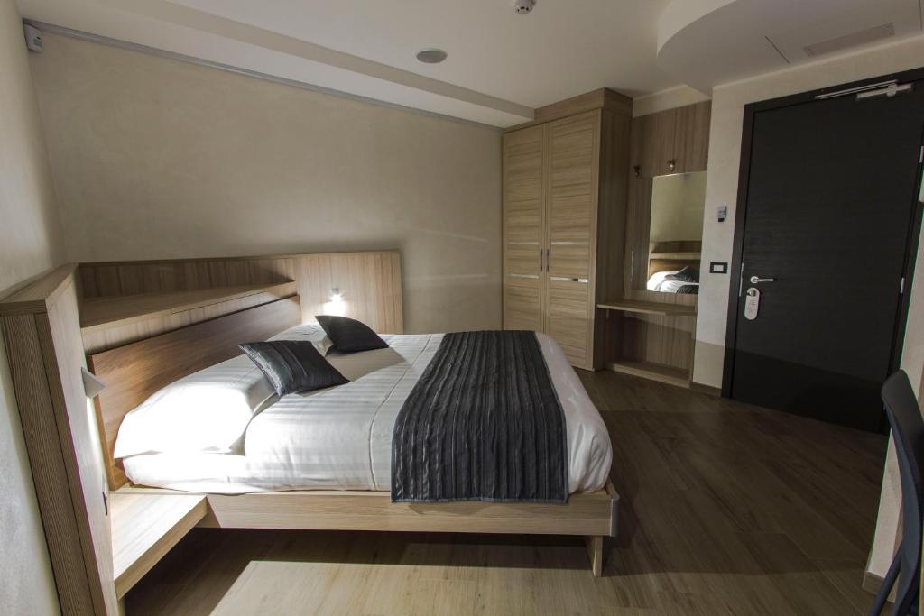 Postel nebo postele na pokoji v ubytování Mito Hotel