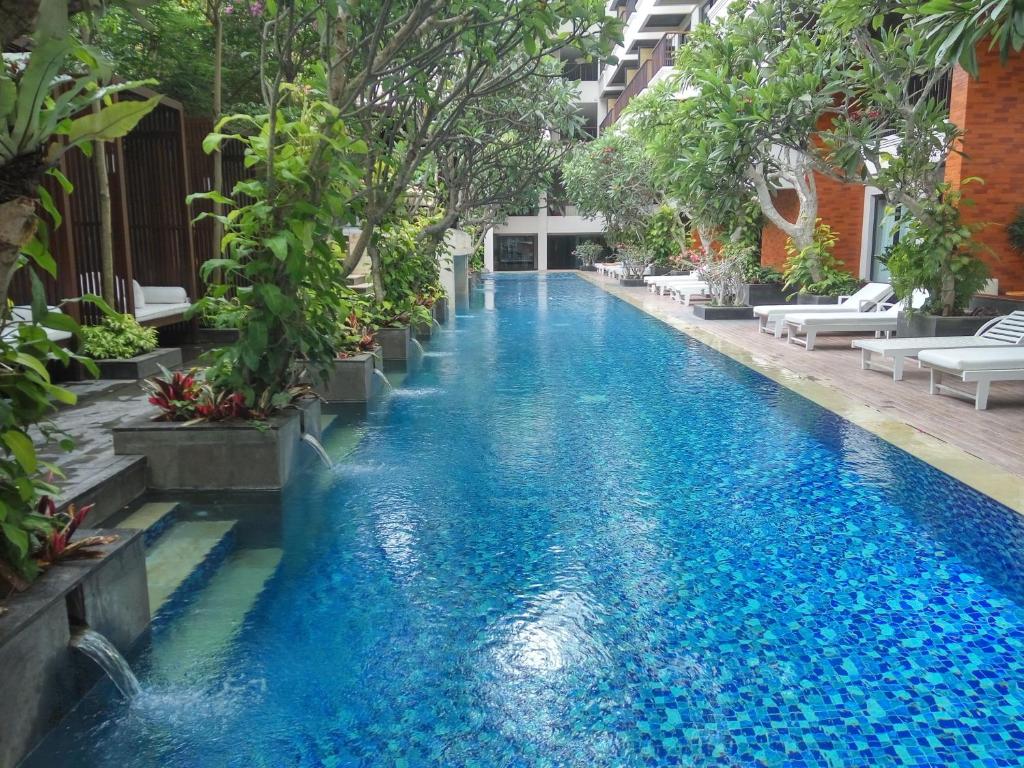 Kolam renang di atau di dekat Jambuluwuk Oceano Seminyak Hotel