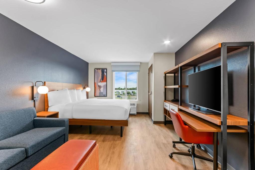 Everhome Suites Panama City Beach photo
