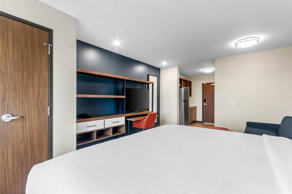 Everhome Suites Panama City Beach photo