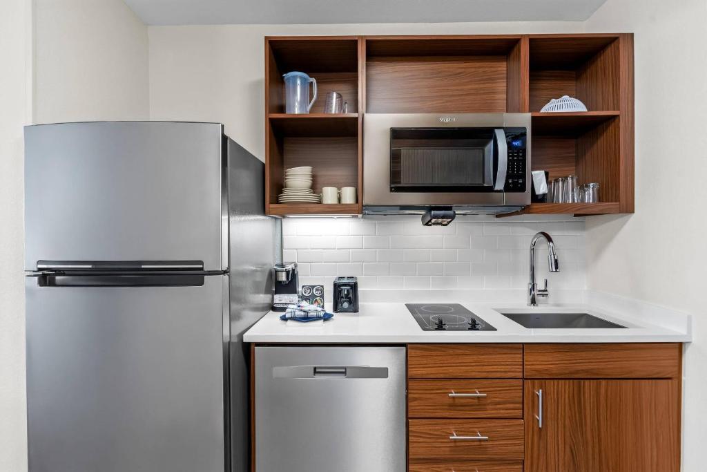 Everhome Suites Panama City Beach photo