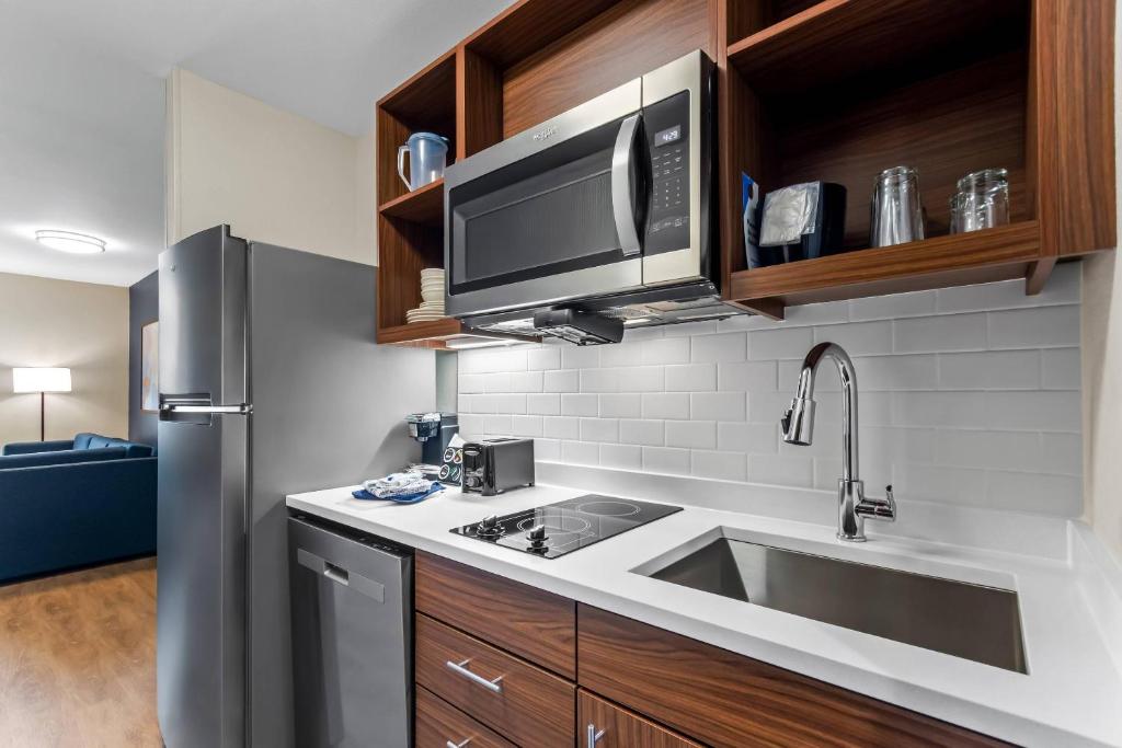 Everhome Suites Panama City Beach photo