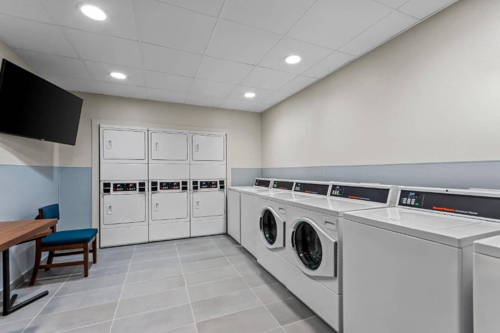 Everhome Suites Panama City Beach photo