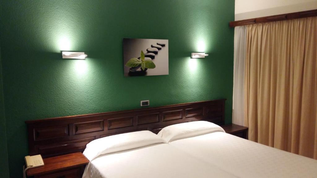 Hotel Tejuma tesisinde bir odada yatak veya yataklar