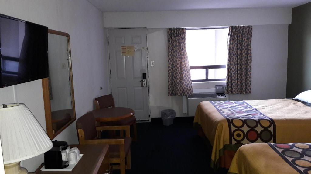 Super 8 by Wyndham Niagara Falls North - Resim 31