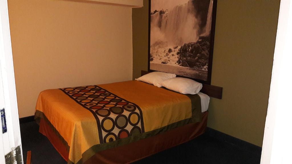 Super 8 by Wyndham Niagara Falls North - Suite Avec Une Reine Et Deux Lits Doubles - Non-fumeurs