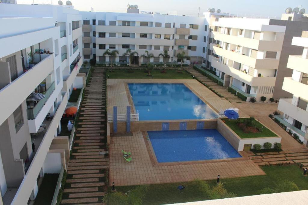 an overhead view of a swimming pool between two buildings at Paradise Séjour de Rêve Piscine, Plage et Soleil in Pont Blondin