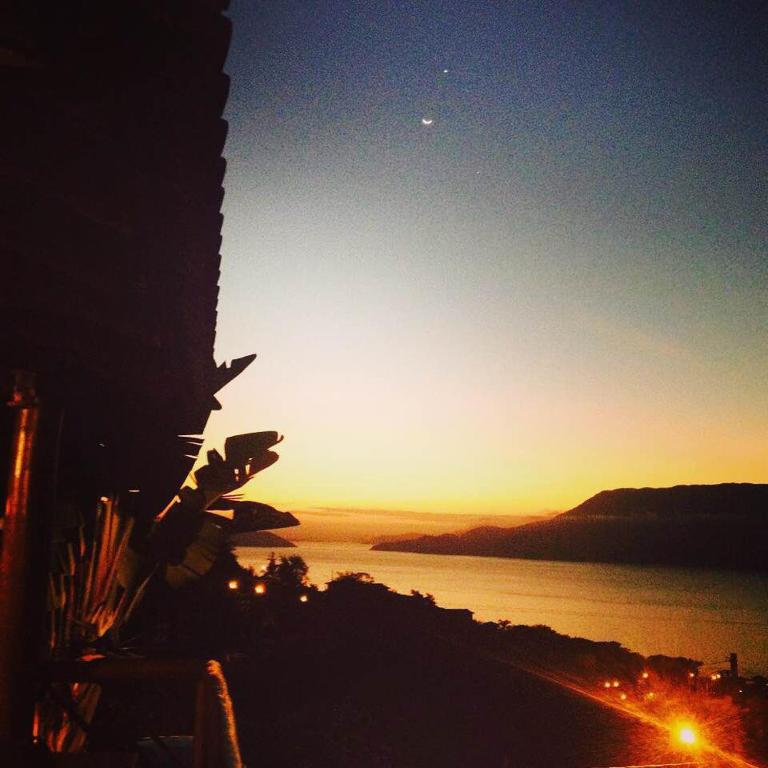  Casa de Luxo em Ilhabela vista para o Mar - Condominio Yacamin- Praia do Curral