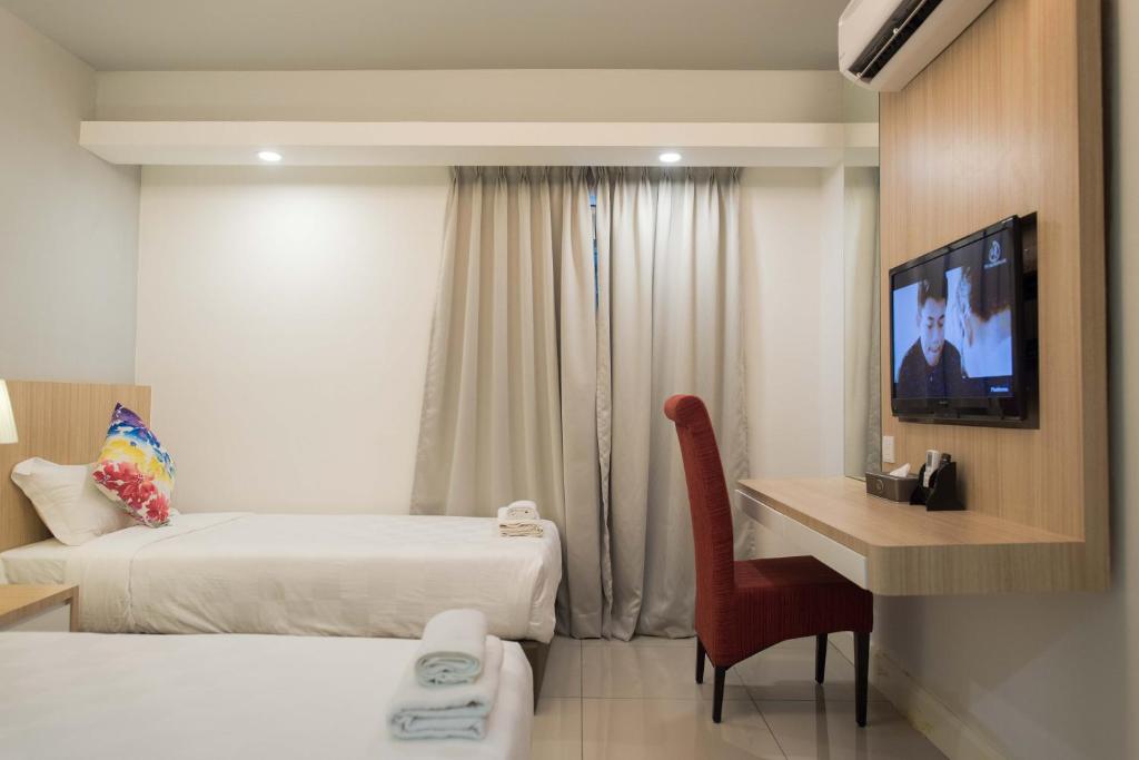 Postel nebo postele na pokoji v ubytování Mornington Hotel Waterfront Lumut
