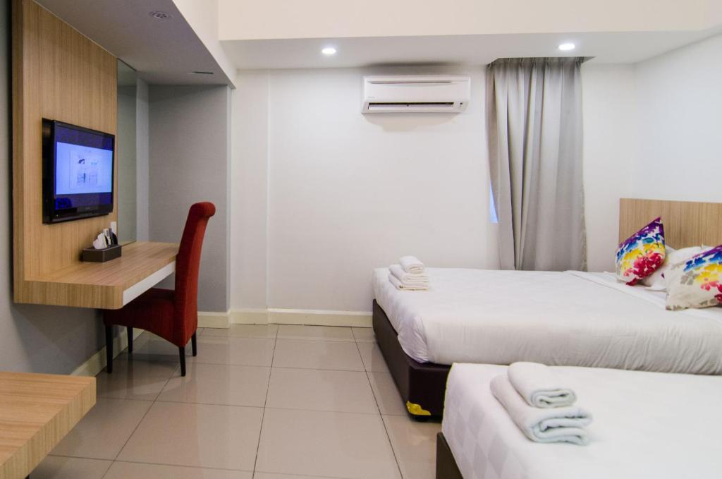 Postel nebo postele na pokoji v ubytování Mornington Hotel Waterfront Lumut