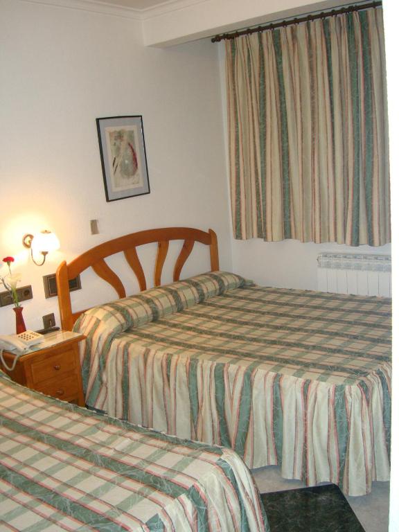 Postel nebo postele na pokoji v ubytování Hotel Guillermo II