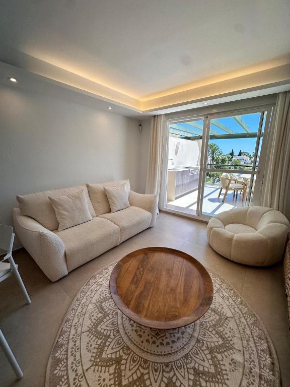 Luxurious 3-bedroom apartment in Lorcrimar IV