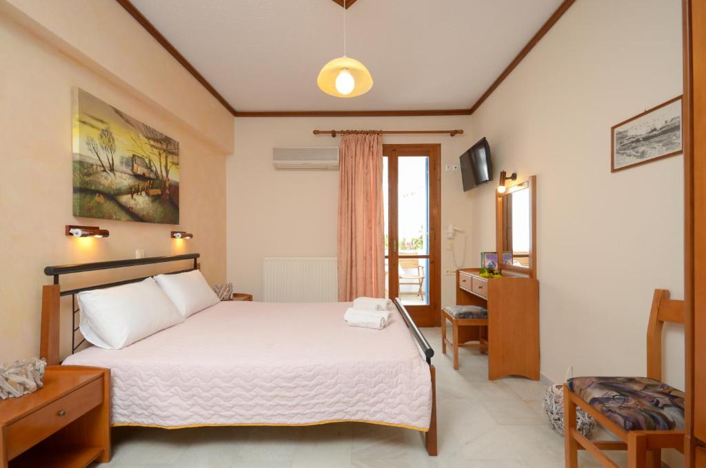 瑞納瓦萊塔一室公寓酒店房間的床