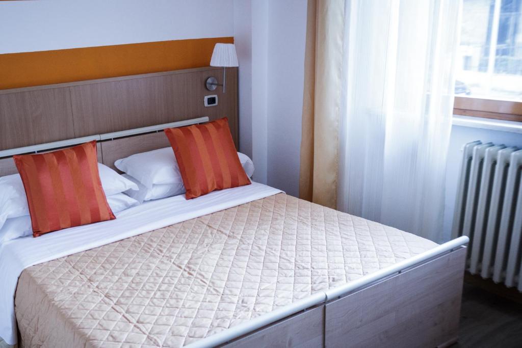 Postel nebo postele na pokoji v ubytování Twelve Hotel