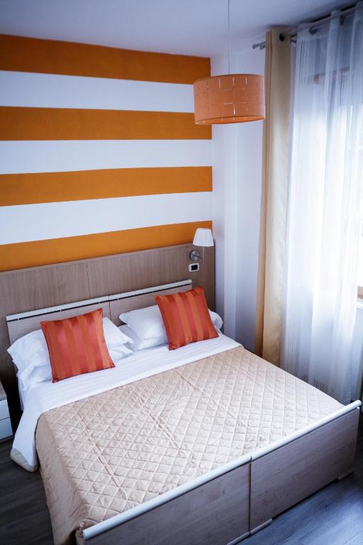 Postel nebo postele na pokoji v ubytování Twelve Hotel