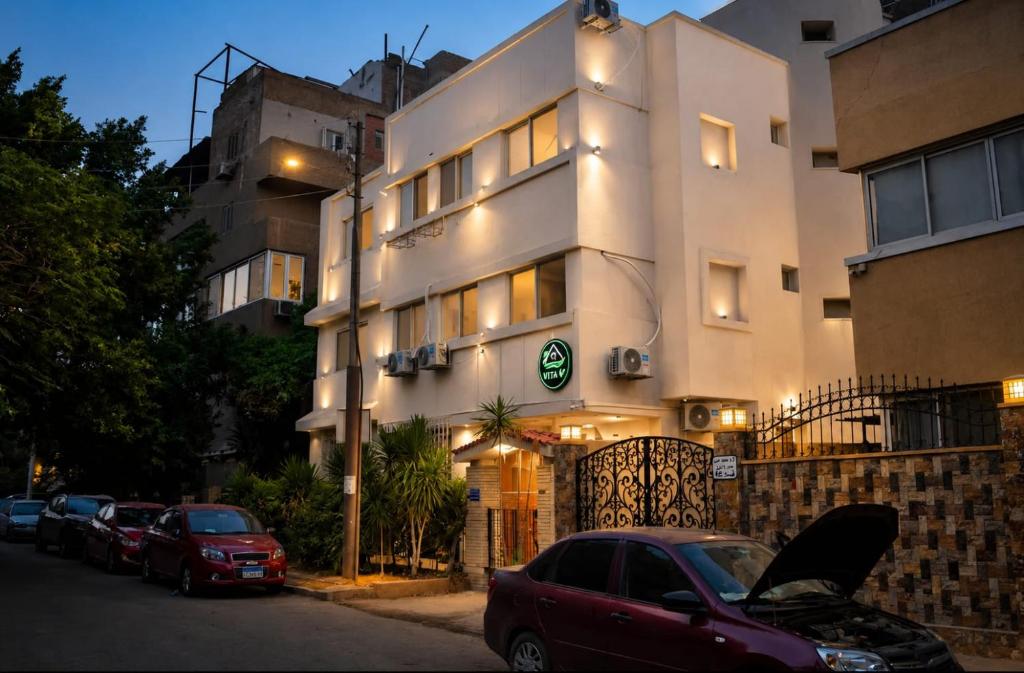a building with cars parked in front of it at vila hotel city in Cairo