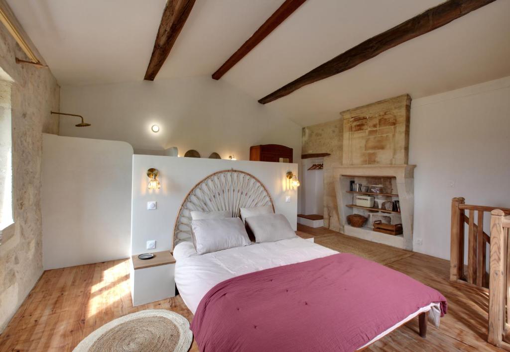 a bedroom with a large bed in a room at Small country house with authentic charm in Baurech