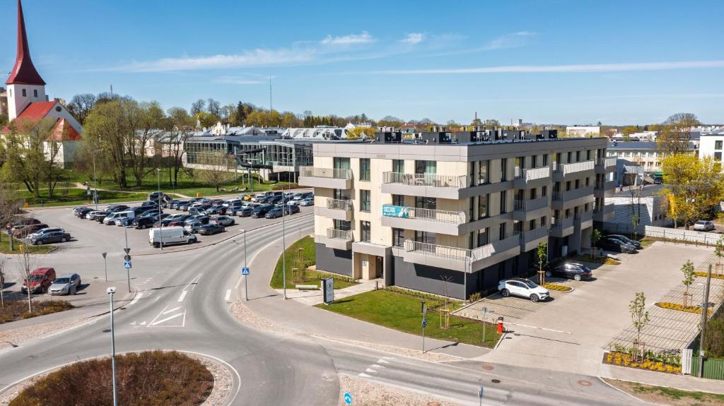 an apartment building on a street with a parking lot at A1 Stuudiod in Rakvere