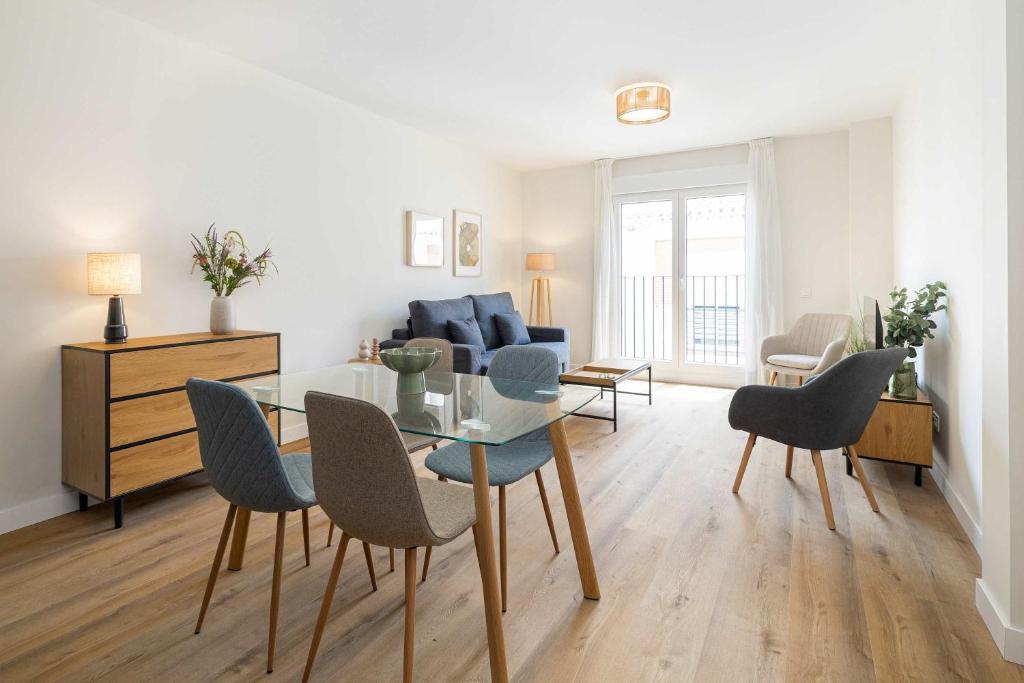 2BR for 4 Central Malaga Quiet Area by Stay Homy