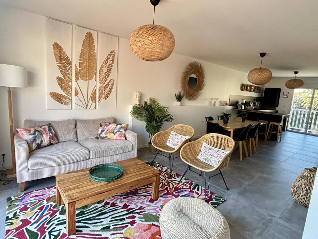.La Villa Sablaise. Maison avec place de parking au coeur du quartier Arago