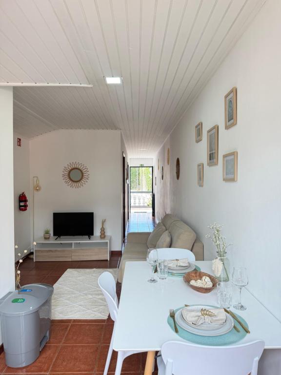 a living room with a white table and a couch at Meu Quintal 3, Calheta-Madeira in Calheta