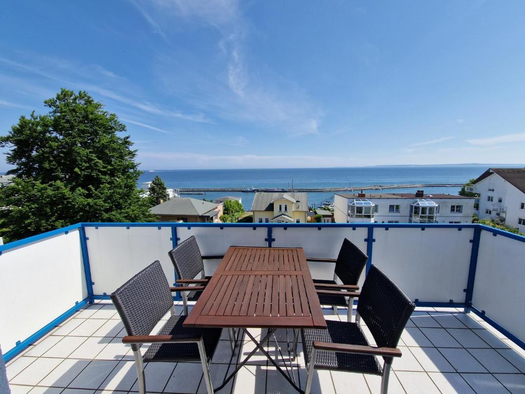 a table and chairs on a balcony with a view of the ocean at Ferienwohnung Lorenz in Sassnitz