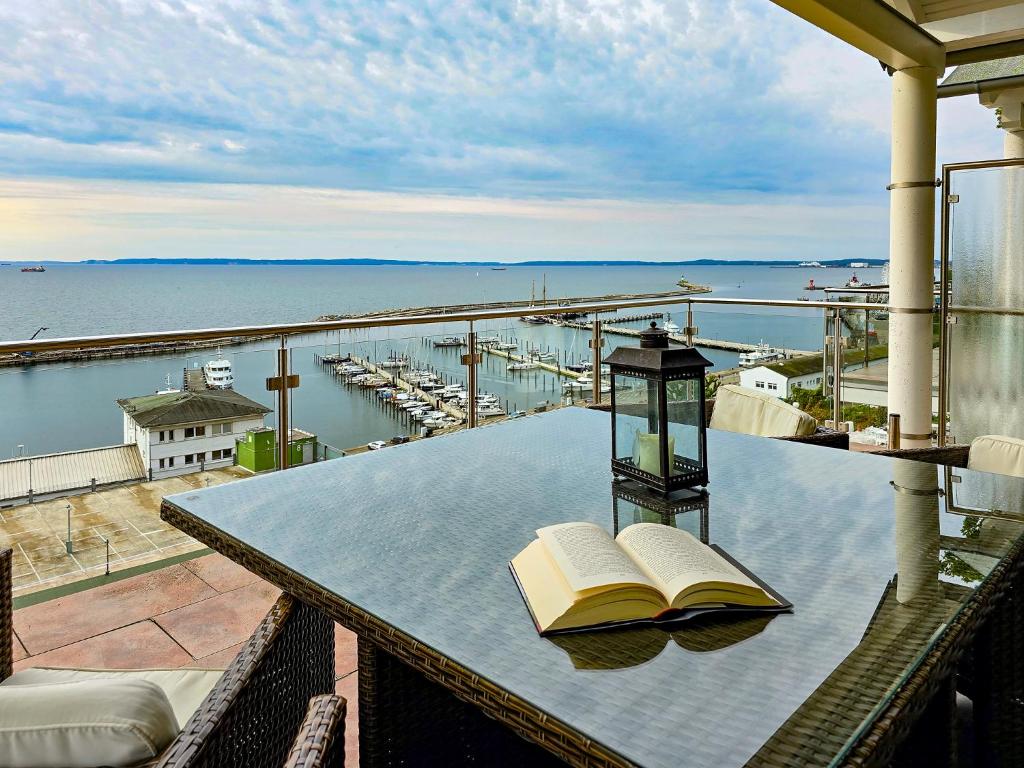 a table with two books on top of a balcony at Villa Friede-Marie, Penthouse Lenea in Sassnitz