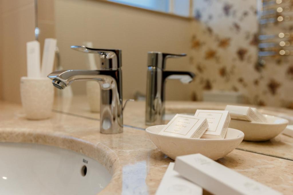 Koupelna v ubytování Galant Hotel