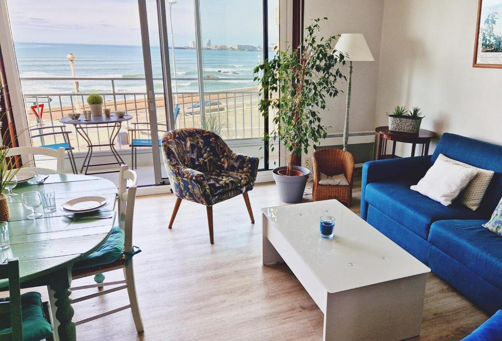 Le Lac, appartement face à la mer avec balcon