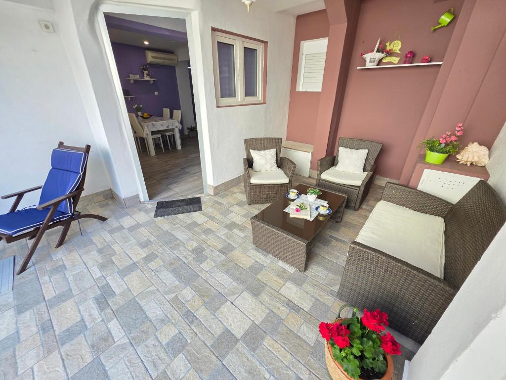 JOSKO DOLE ground floor apartment with terrace
