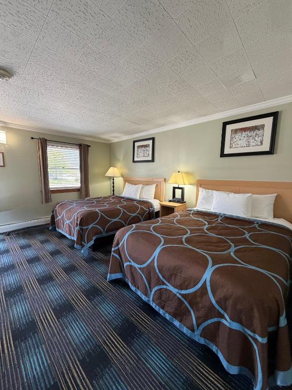Colonial Motel photo