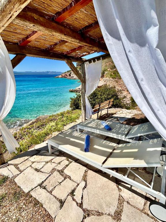 House Smokovlje Secluded Beachfront Escape
