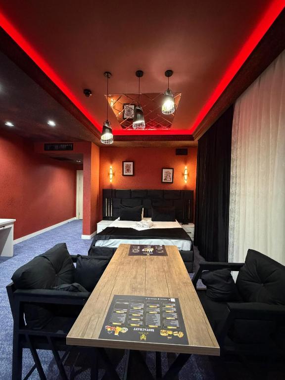 Bazarstore Montin Hotel در باکو