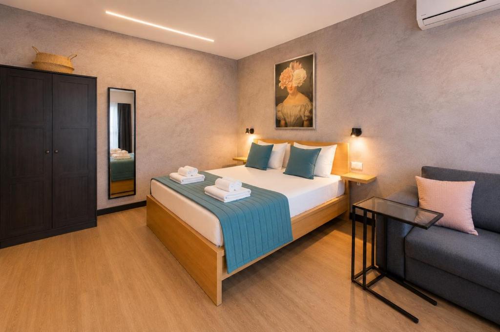 a hotel room with a bed and a couch at Social Lodge Hollywood Studios in Funchal