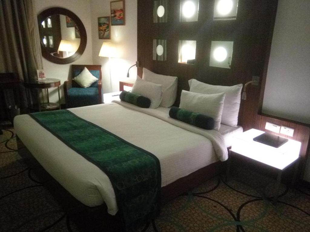 Postel nebo postele na pokoji v ubytování Pride Hotel, Chennai