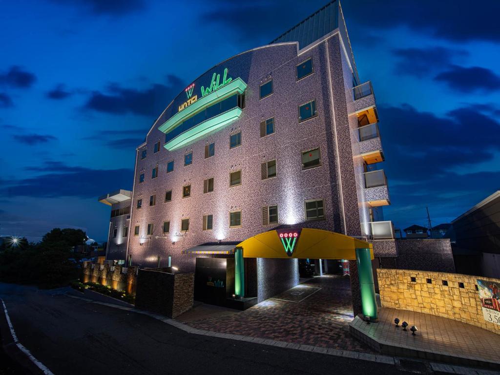 a building with a sign on the side of it at HOTEL WiLL 大高 レジャーホテル in Nagoya