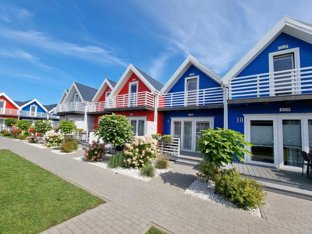 a row of colorful houses in a row at MORZA SZUM basen z podgrzewaną wodą, boisko, rowery in Sarbinowo