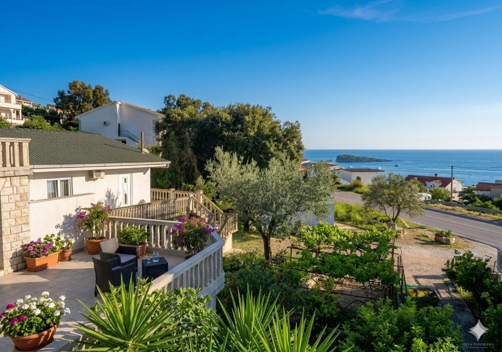 a house with a balcony with a view of the ocean at Отрада in Utjeha