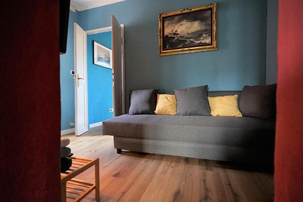 a living room with a couch and a painting on the wall at Venus and the Sea in Fezzano