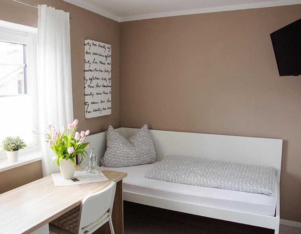 Pension M - Twin Room