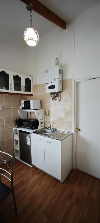 a small kitchen with a sink and a stove at Paralelo46 in Chile Chico