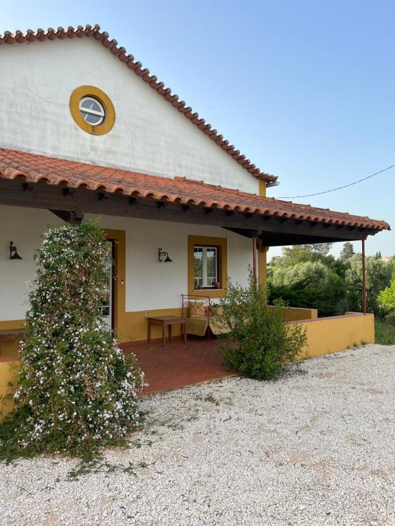 a house with a patio in front of it at Casa do Cardal in Casével