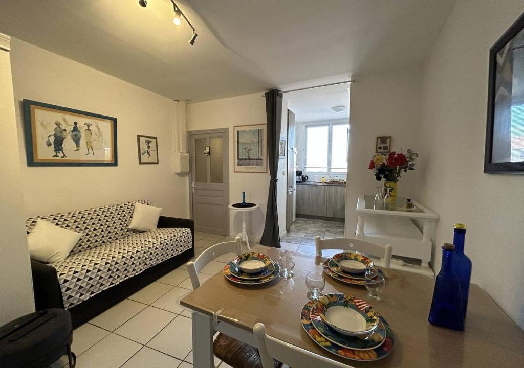 SR000-023 Appt 2 pièces 3 couchages ST RAPHAEL