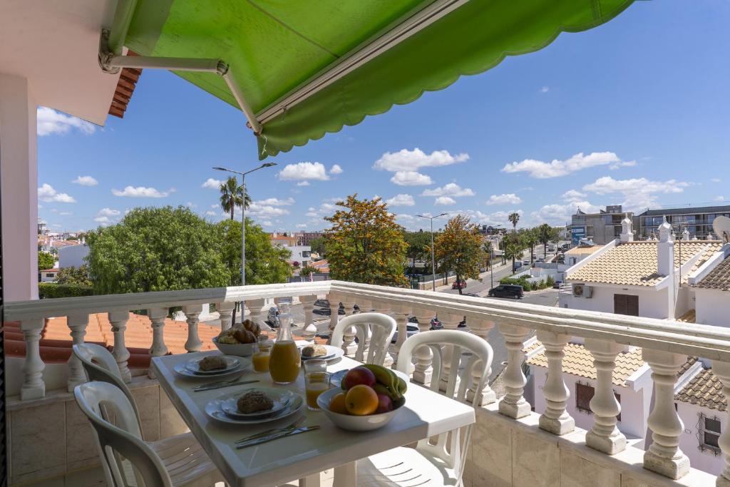 #345 Central Albufeira Apartment AC & Garage