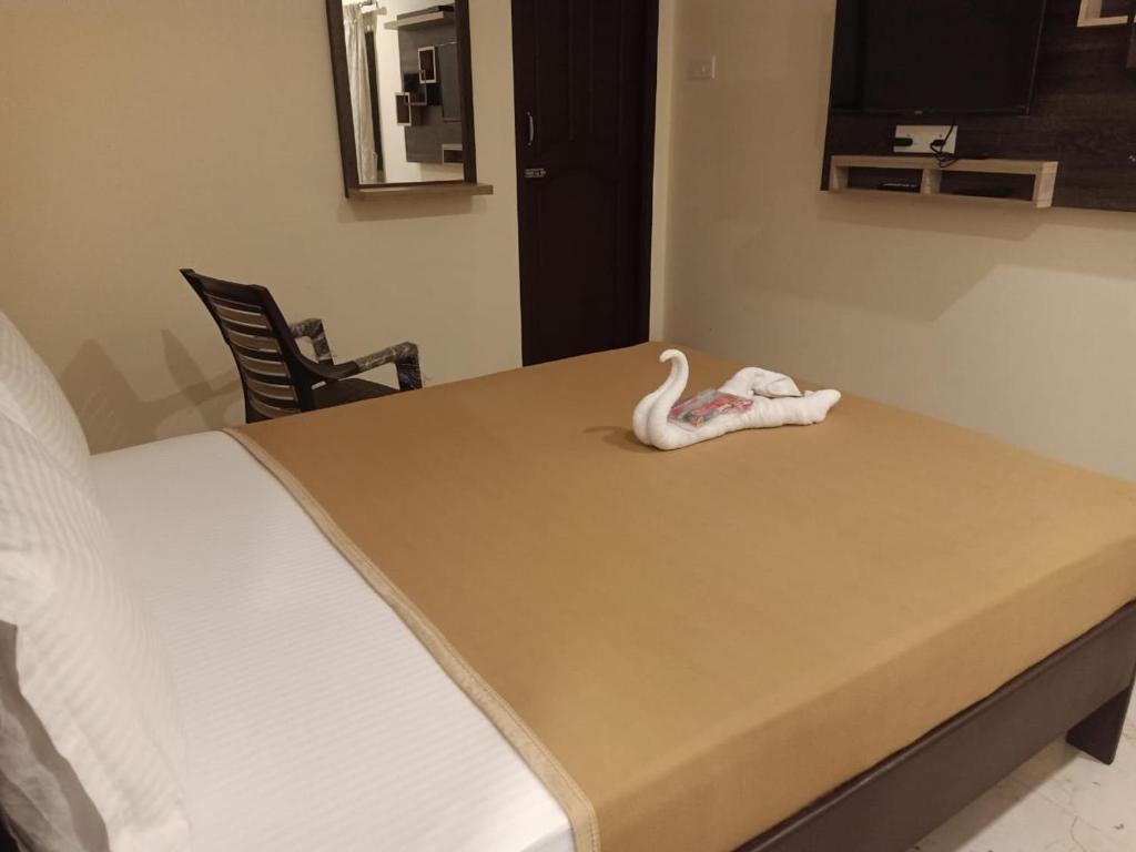 a swan toy sitting on top of a table at Hotel Strawberry Grand in Rāmeswaram