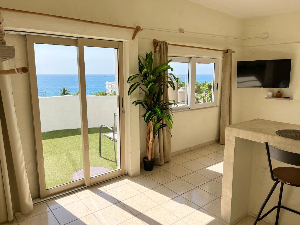 a kitchen with sliding glass doors with a view of the ocean at Estudio con vista al mar #5 in San José del Cabo