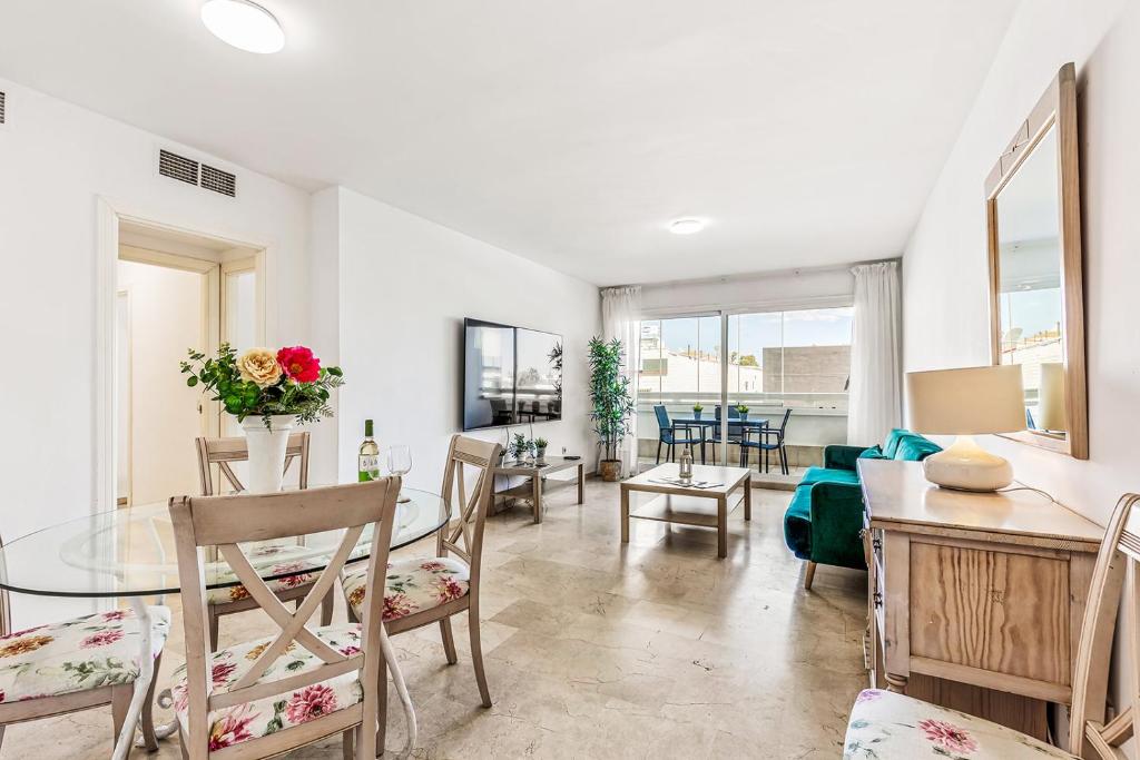 AA Guest - La Marina Sea Views Eco Apartment