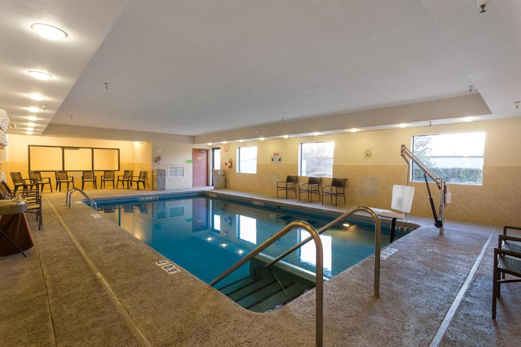 Holiday Inn Express Hotel & Suites Edmond by IHG photo