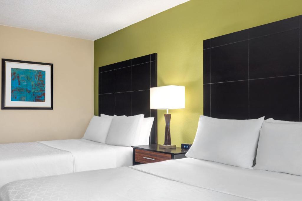 Holiday Inn Express Hotel & Suites Edmond by IHG photo