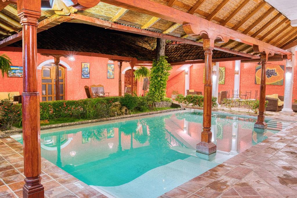 a swimming pool in a house with a pergola at Hotel Casa del Consulado in Granada